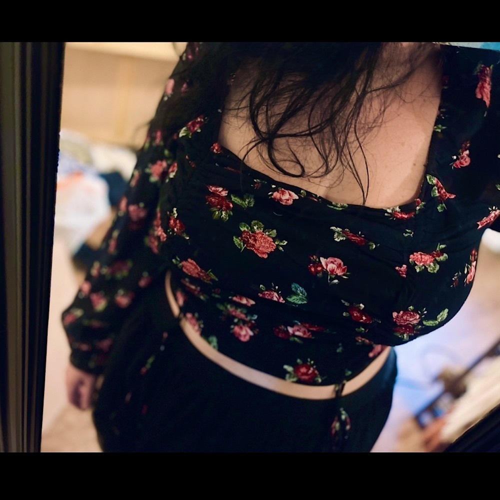 Bishop Sleeve Floral Plus Crop Top - Picture 3 of 4